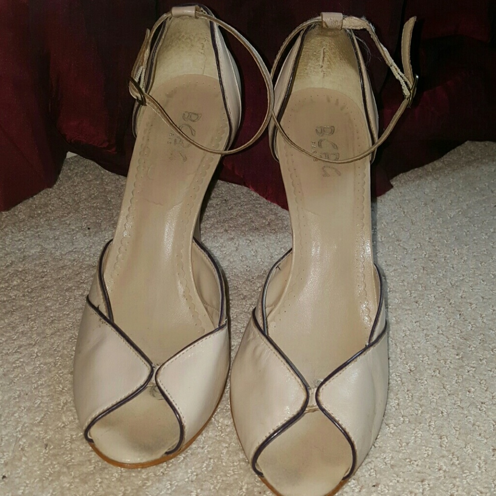 BCBG Wedges